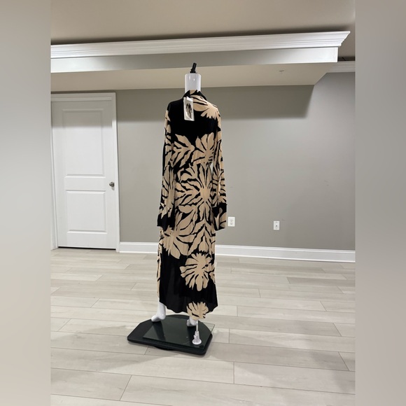 $1995 Johanna Ortiz
Dream Flowers Silk Midi-Dress size 8 - Picture 10 of 13